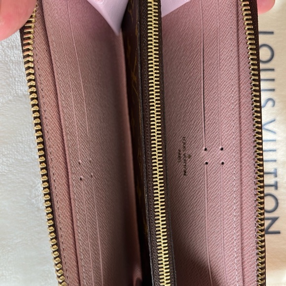 Authentic Louis Vuitton Clemence wallet - Picture 5 of 5